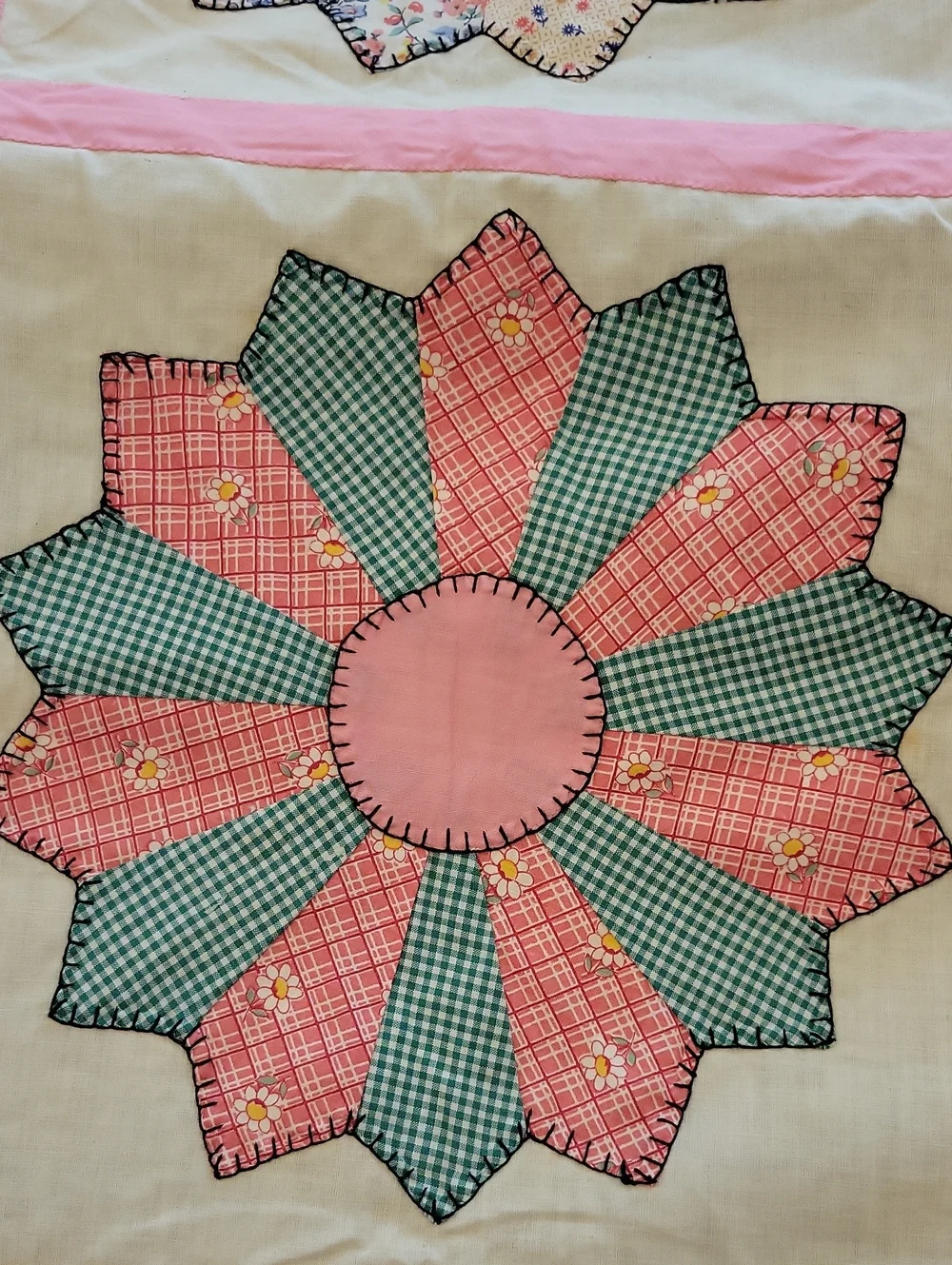 Vintage Dresden Plate Bedspread